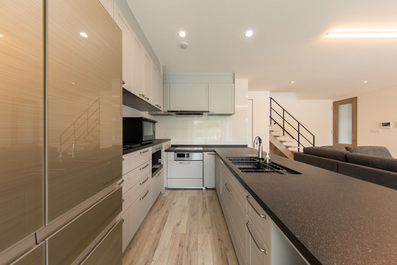 昭和ハウジング泉州・パナソニックビルダーズグループ 【貝塚市】片付けやすさとデザイン性を両立した、料理も会話も楽しめる、キッチンが中心の暮らしの建築実例画像8