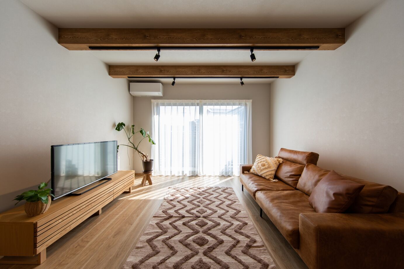 昭和ハウジング泉州・パナソニックビルダーズグループ 【貝塚市】「自然素材とモダンデザインが調和する。収納と動線にこだわった、毎日が快適になる住まいの建築実例画像2