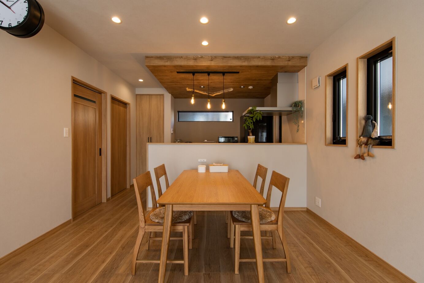 昭和ハウジング泉州・パナソニックビルダーズグループ 【貝塚市】「自然素材とモダンデザインが調和する。収納と動線にこだわった、毎日が快適になる住まいの建築実例画像3