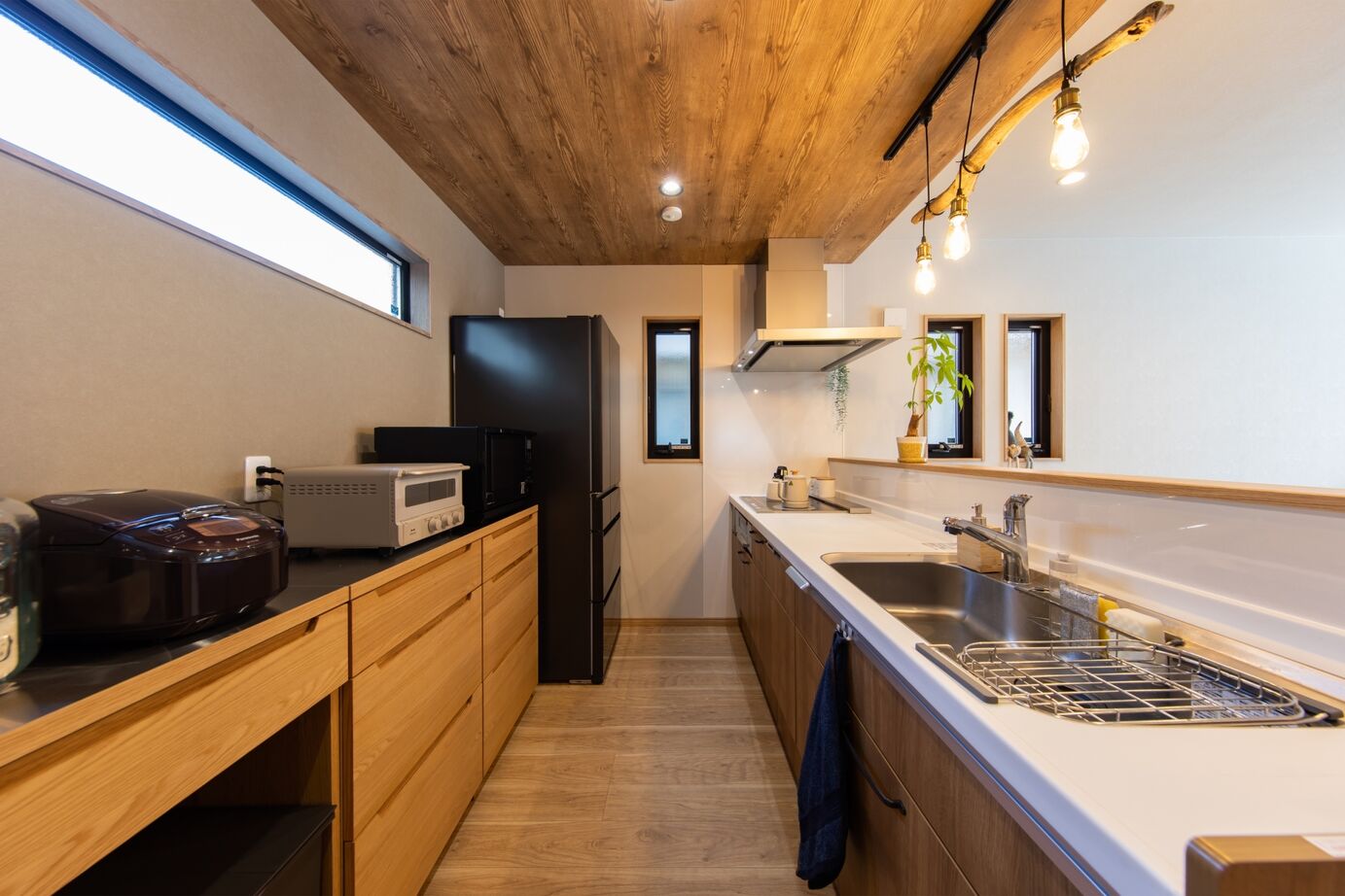 昭和ハウジング泉州・パナソニックビルダーズグループ 【貝塚市】「自然素材とモダンデザインが調和する。収納と動線にこだわった、毎日が快適になる住まいの建築実例画像5