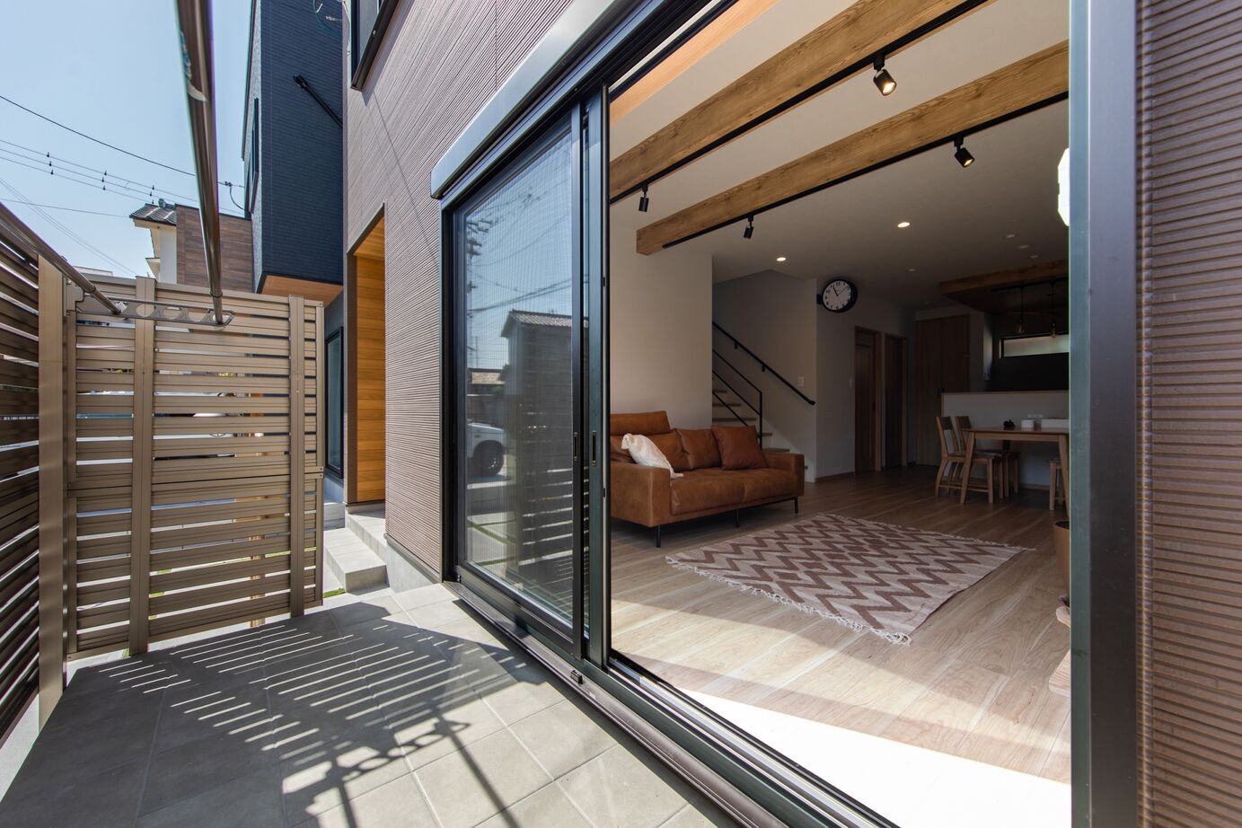 昭和ハウジング泉州・パナソニックビルダーズグループ 【貝塚市】「自然素材とモダンデザインが調和する。収納と動線にこだわった、毎日が快適になる住まいの建築実例画像7