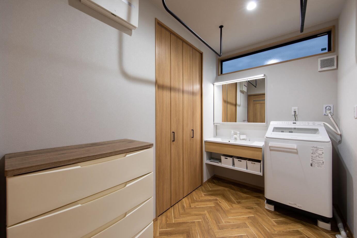 昭和ハウジング泉州・パナソニックビルダーズグループ 【貝塚市】「自然素材とモダンデザインが調和する。収納と動線にこだわった、毎日が快適になる住まいの建築実例画像12