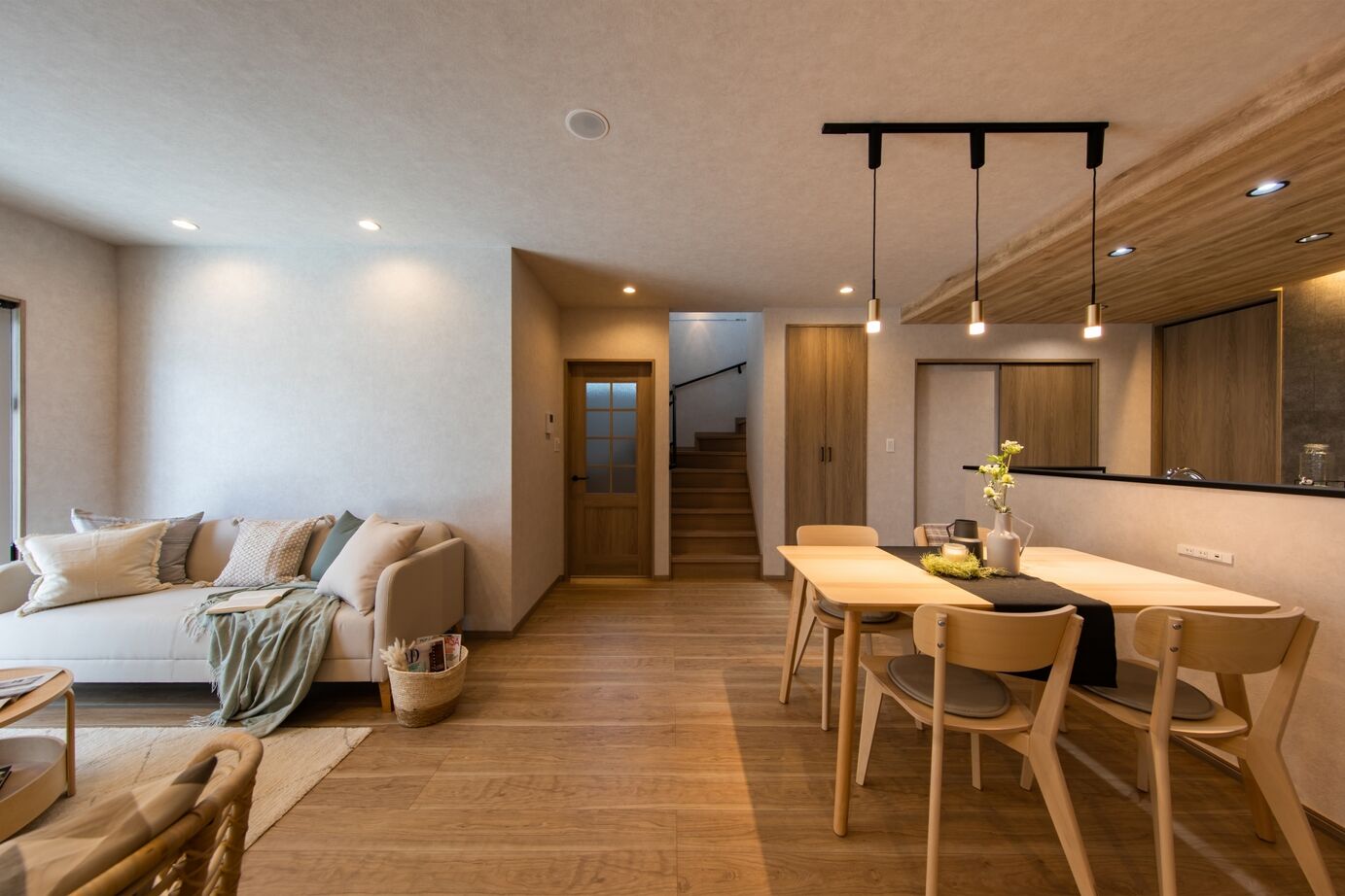 昭和ハウジング泉州・パナソニックビルダーズグループ 【貝塚市】ランドリールームや収納に工夫。ワークスペースも備えた、家族の時間を大切にする家の建築実例画像