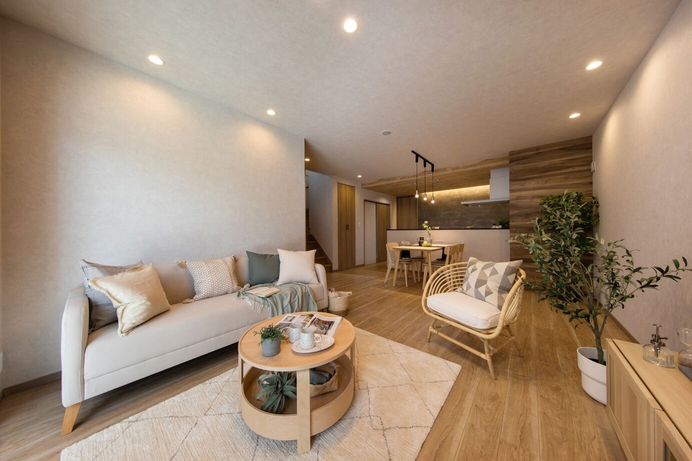 昭和ハウジング泉州・パナソニックビルダーズグループ 【貝塚市】ランドリールームや収納に工夫。ワークスペースも備えた、家族の時間を大切にする家の建築実例画像2