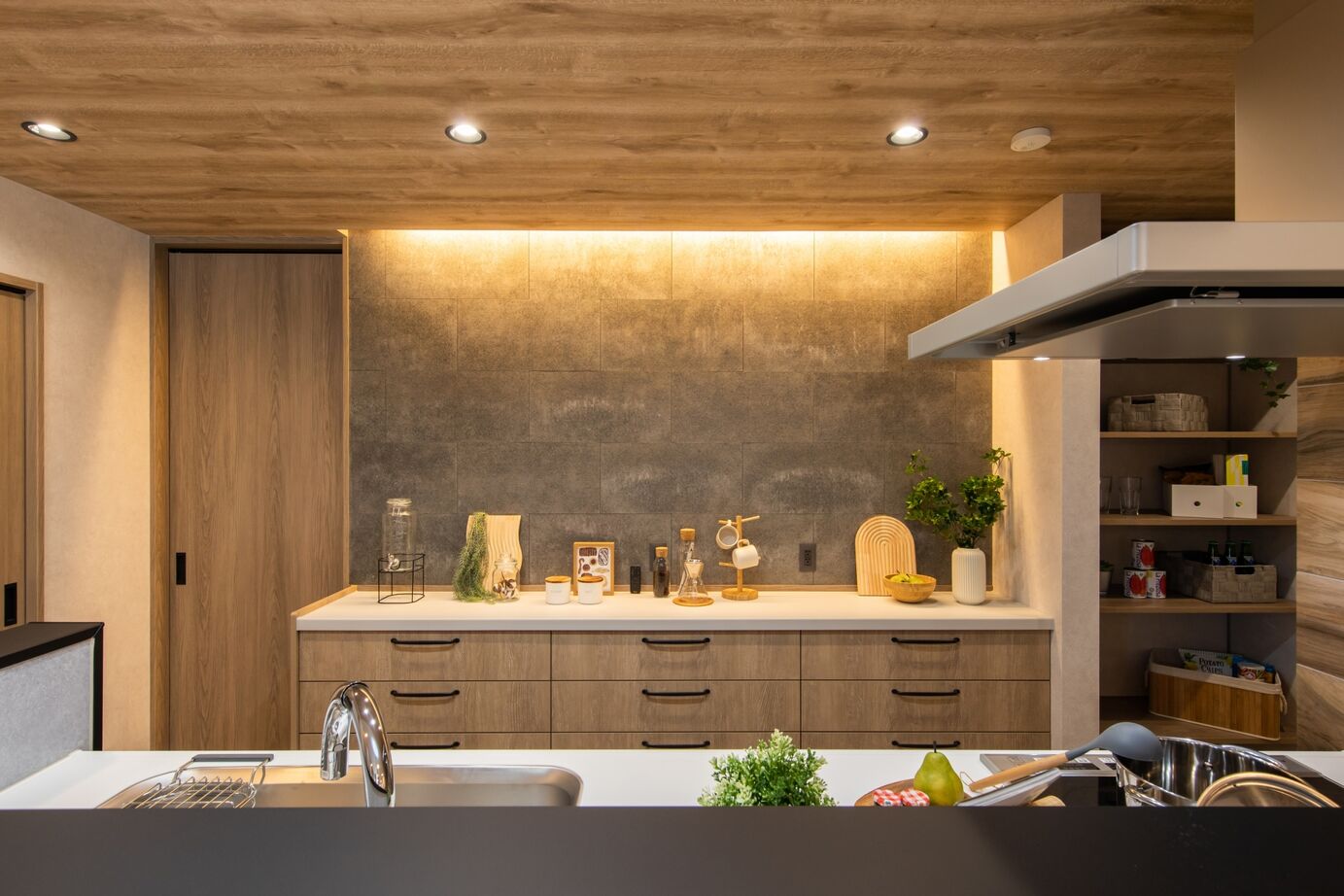 昭和ハウジング泉州・パナソニックビルダーズグループ 【貝塚市】ランドリールームや収納に工夫。ワークスペースも備えた、家族の時間を大切にする家の建築実例画像3