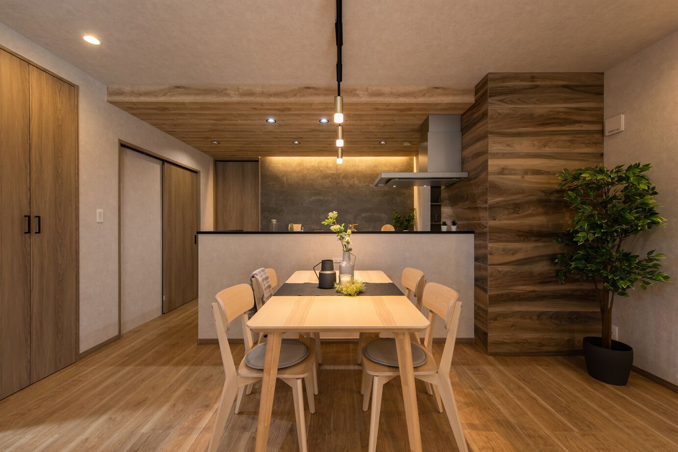 昭和ハウジング泉州・パナソニックビルダーズグループ 【貝塚市】ランドリールームや収納に工夫。ワークスペースも備えた、家族の時間を大切にする家の建築実例画像5