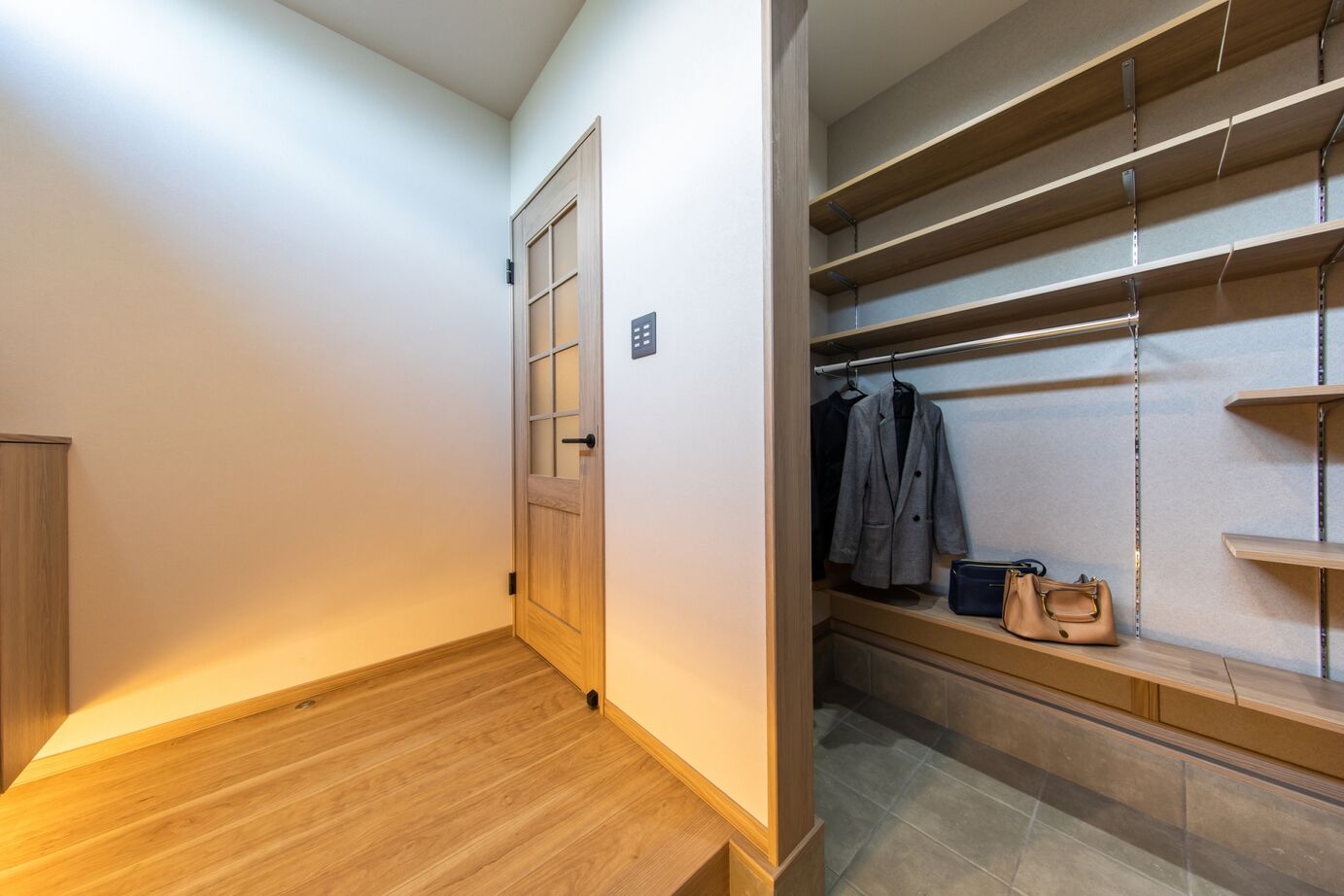 昭和ハウジング泉州・パナソニックビルダーズグループ 【貝塚市】ランドリールームや収納に工夫。ワークスペースも備えた、家族の時間を大切にする家の建築実例画像14