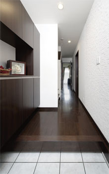 伊東工務店 【京都府/1000万円台/駐車場有/狭小】京都の狭小地で1000万円台で実現した広々リビングの家の実例の建築実例画像2