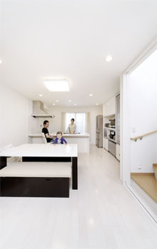 伊東工務店 【京都府/1000万円台/駐車場有/狭小】京都の狭小地で1000万円台で実現した広々リビングの家の実例の建築実例画像3