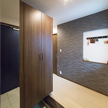 伊東工務店 【京都府/1000万円台/駐車場有/狭小/坪単価有】京都で限られた敷地を目いっぱい使った実例（間取り図有）の建築実例画像2