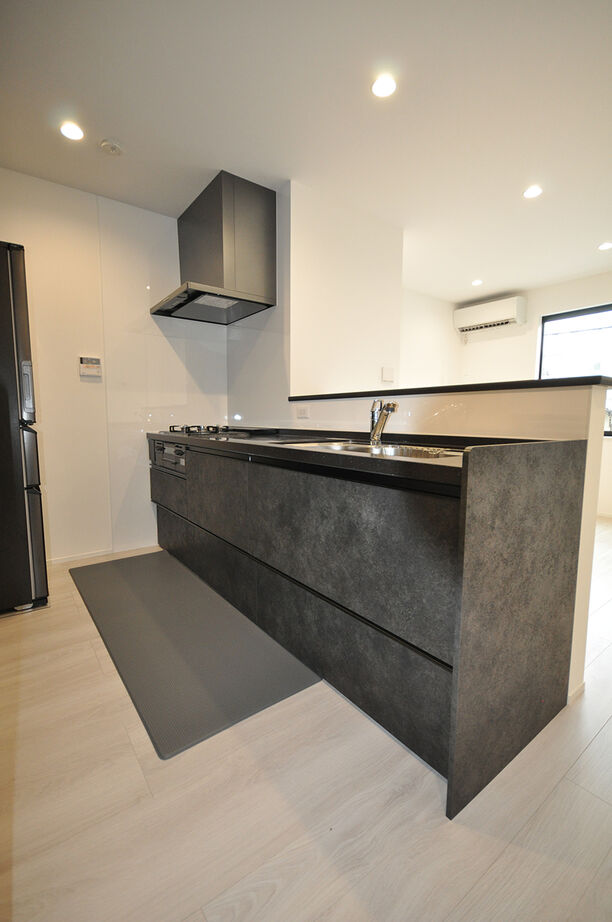 伊東工務店 【2000万円台/ビルトインガレージ/3階建て/変形地】13坪の狭小地に建つ子育て家族の住まいの建築実例画像3