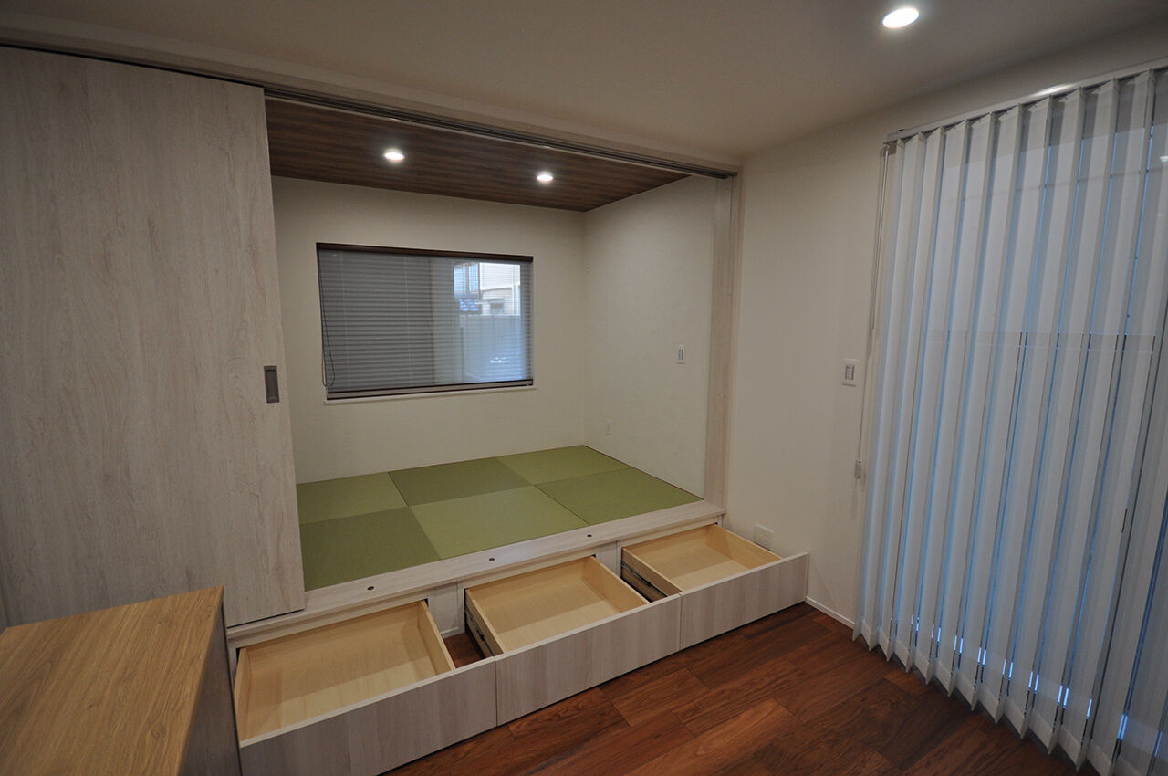 伊東工務店 【2000万円台/二世帯/駐車場2台/3.0間間口】一緒に暮らす家族のプライバシーも考えた3階建て風の家の建築実例画像3