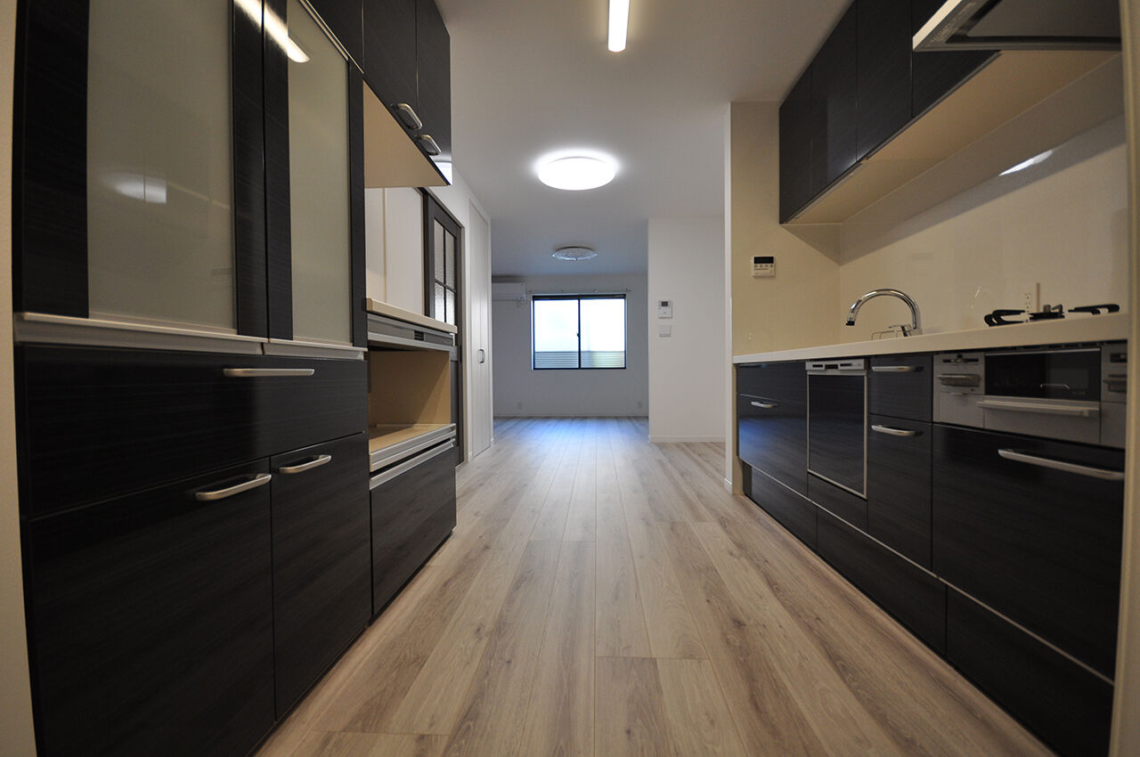 伊東工務店 【2000万円/京町家風デザイン/ビルトインガレージ】耐震性能を高め、20坪に3階建てを実現した住まいの建築実例画像2