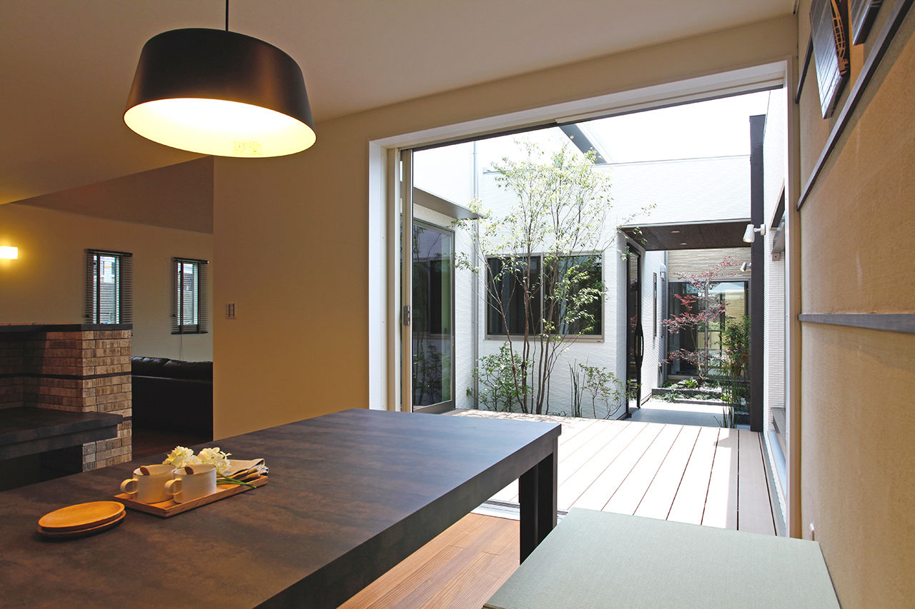 コンフォートハウス長崎支店 【平屋/中庭/ビルトインガレージ】心穏やかな静寂へと誘う、平屋の邸宅の建築実例画像3