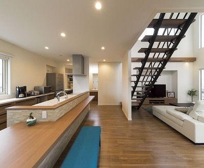 野口建設 【間取り図あり】吹き抜けを見下ろせる大空間が家族を繋ぎ、毎日の暮らしや心にゆとりをもたらす住まいの建築実例画像6