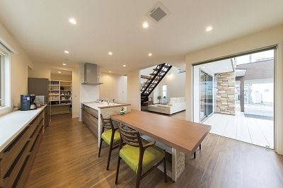 野口建設 【間取り図あり】吹き抜けを見下ろせる大空間が家族を繋ぎ、毎日の暮らしや心にゆとりをもたらす住まいの建築実例画像7