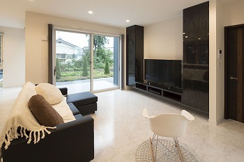 野口建設 【間取り図あり】「生活感をすべて隠して」。白を基調にモノトーンでまとめたモダンでオシャレな住まいの建築実例画像3