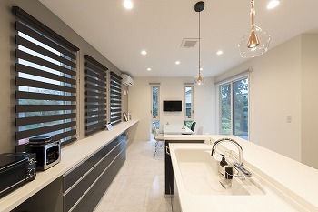 野口建設 【間取り図あり】「生活感をすべて隠して」。白を基調にモノトーンでまとめたモダンでオシャレな住まいの建築実例画像6