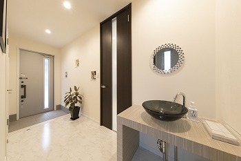 野口建設 【間取り図あり】「生活感をすべて隠して」。白を基調にモノトーンでまとめたモダンでオシャレな住まいの建築実例画像7