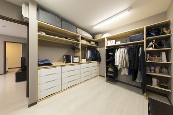 野口建設 【間取り図あり】「生活感をすべて隠して」。白を基調にモノトーンでまとめたモダンでオシャレな住まいの建築実例画像10