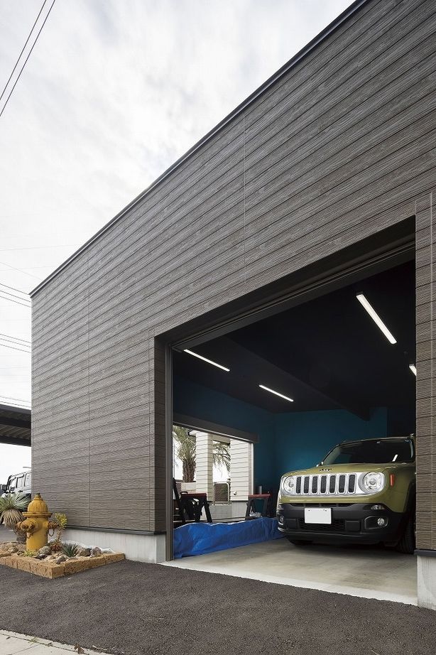 野口建設 アイアンと木のテイストが美しいおしゃれなガレージ付きの大空間の住まいの建築実例画像10