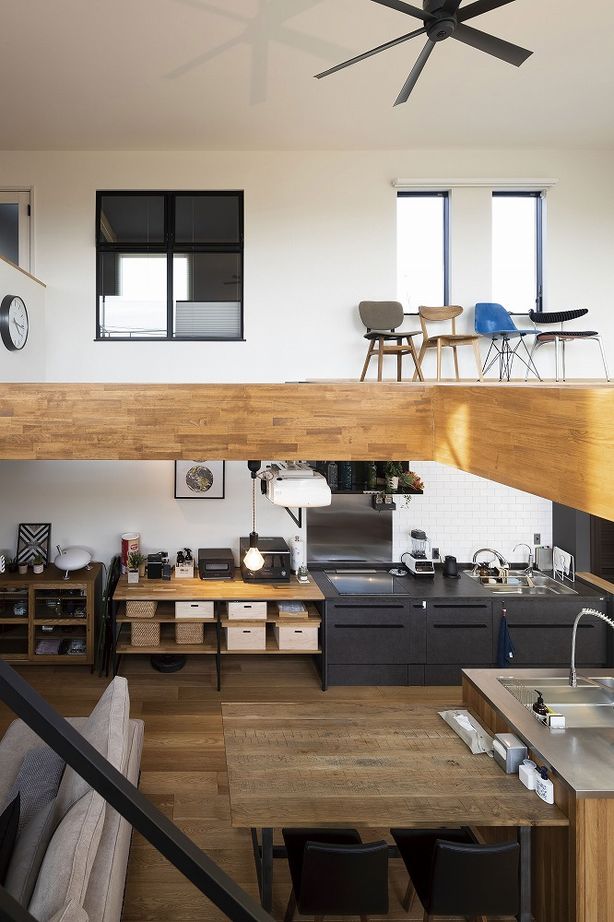 野口建設 アイアンと木のテイストが美しいおしゃれなガレージ付きの大空間の住まいの建築実例画像11