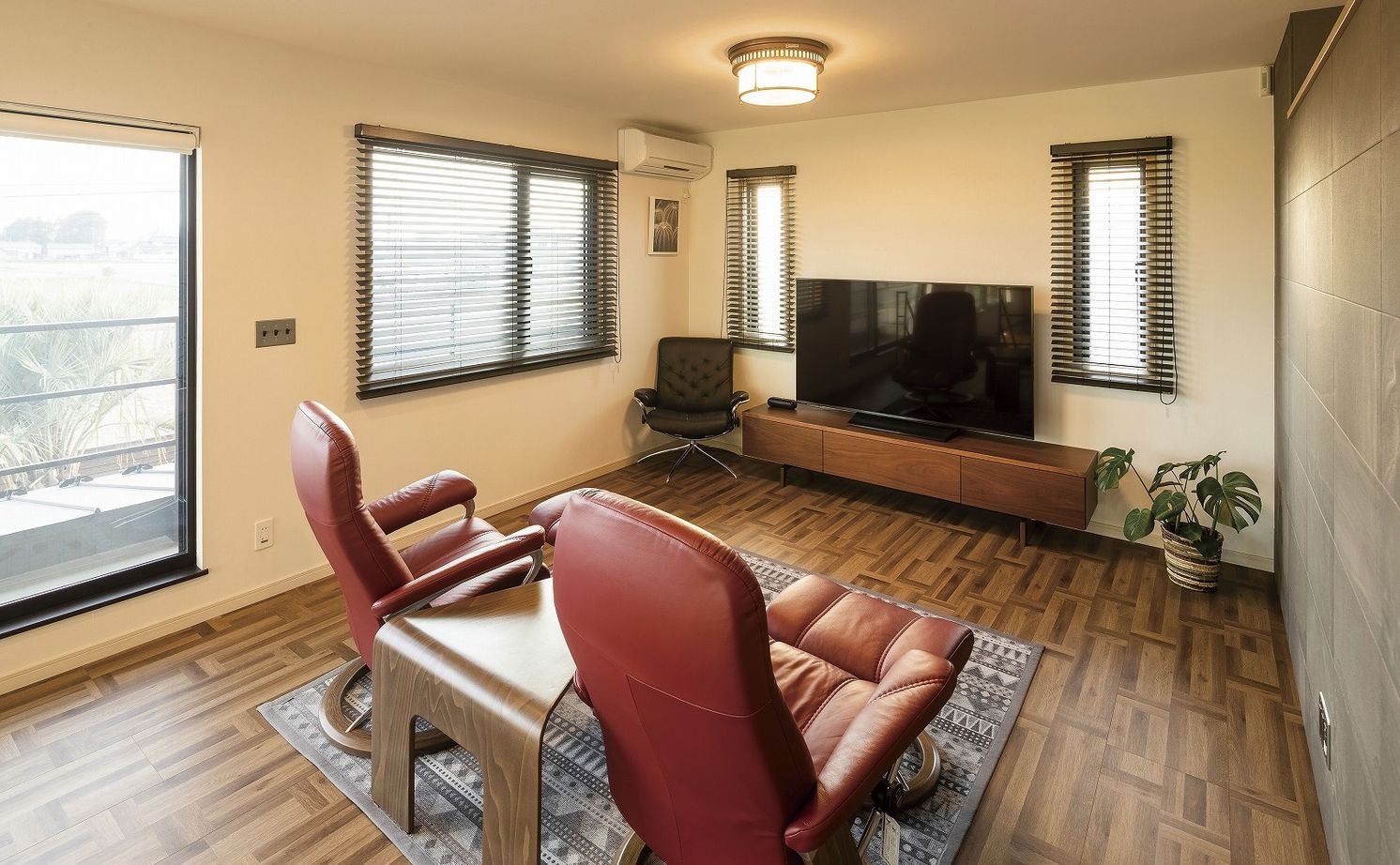 野口建設 アイアンと木のテイストが美しいおしゃれなガレージ付きの大空間の住まいの建築実例画像15