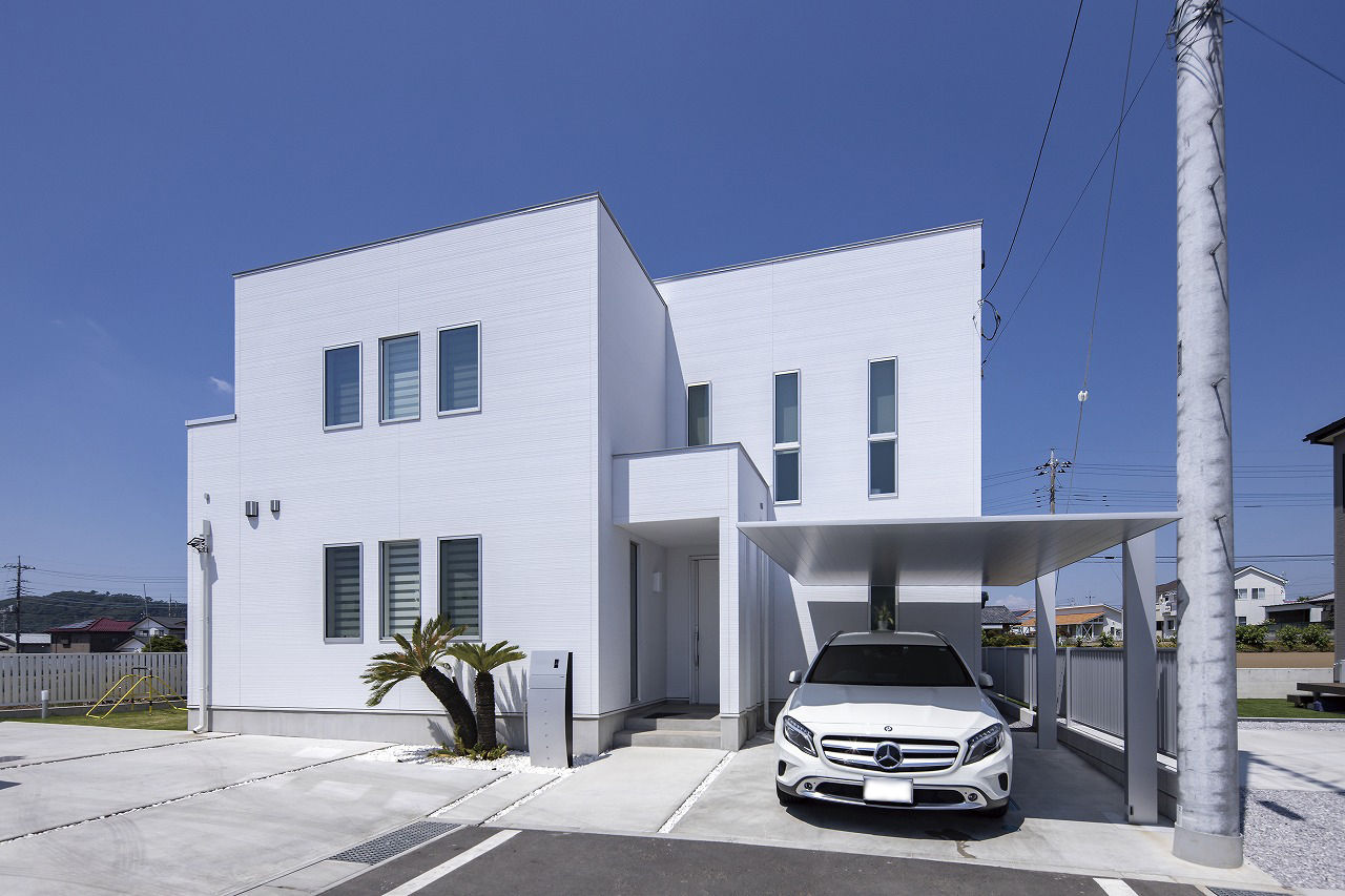 Suumo 青空に映えるスクエアの白い家 洋画に出てきそうなデザインの開放感溢れるオシャレな空間 野口建設 の建築実例詳細 注文住宅