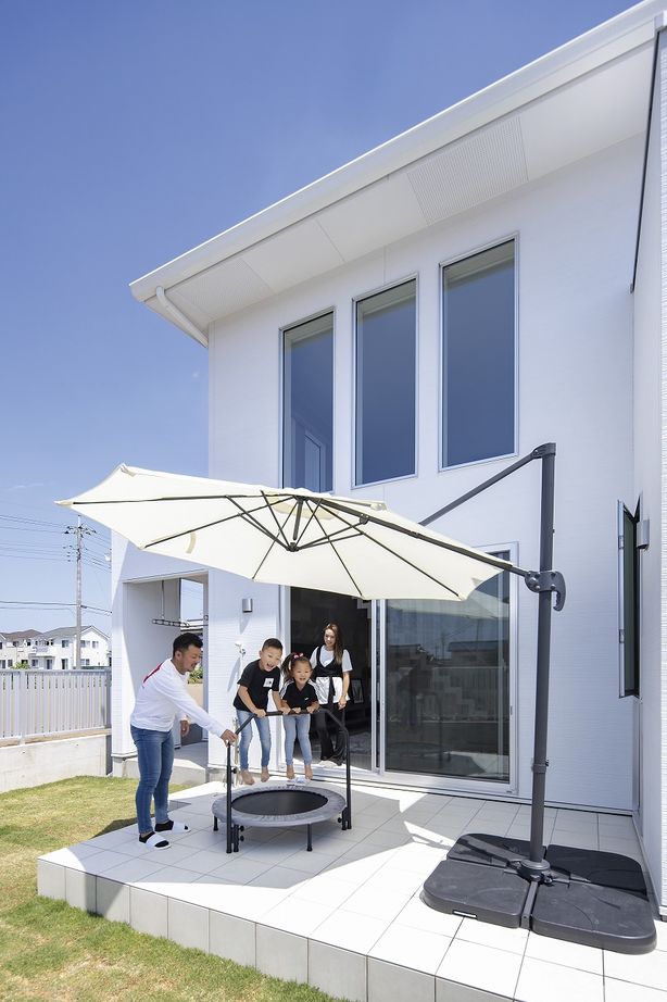 野口建設 青空に映えるスクエアの白い家。洋画に出てきそうなデザインの開放感溢れるオシャレな空間の建築実例画像10