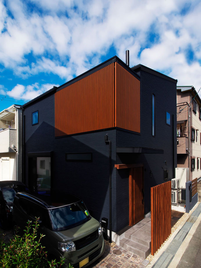 ユーロプランニング 【1000万円台/大阪府/茨木市/間取り有】壮大な吹抜が開放感を運ぶ、好きをつめこんだリビング土間の家の建築実例画像3