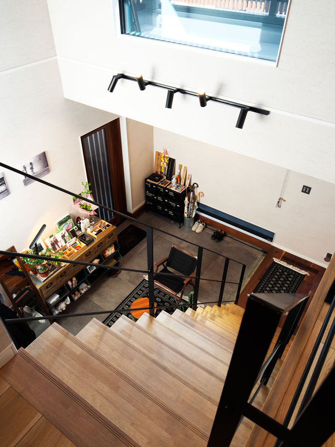 ユーロプランニング 【1000万円台/大阪府/茨木市/間取り有】壮大な吹抜が開放感を運ぶ、好きをつめこんだリビング土間の家の建築実例画像5