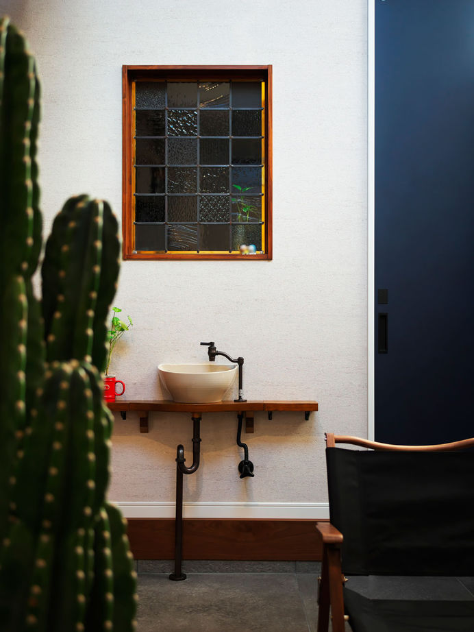 ユーロプランニング 【1000万円台/大阪府/茨木市/間取り有】壮大な吹抜が開放感を運ぶ、好きをつめこんだリビング土間の家の建築実例画像7