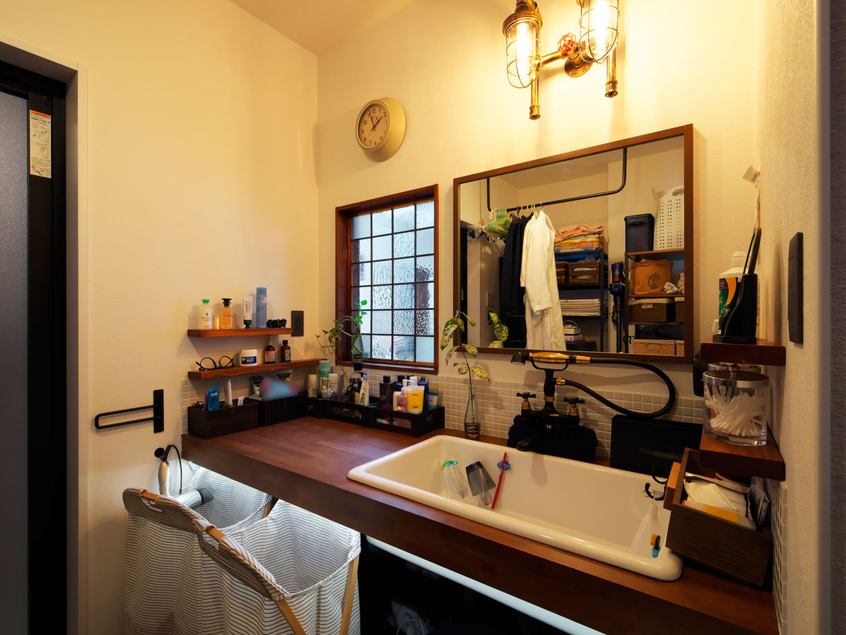 ユーロプランニング 【1000万円台/大阪府/茨木市/間取り有】壮大な吹抜が開放感を運ぶ、好きをつめこんだリビング土間の家の建築実例画像9