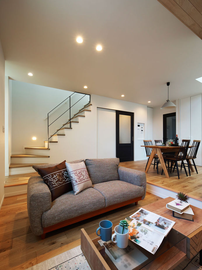 ユーロプランニング 【大阪府/ダウンリビング】個性的なLDKのゾーニング、家事効率の良さと屋上庭園が叶える心地よい暮らしの建築実例画像