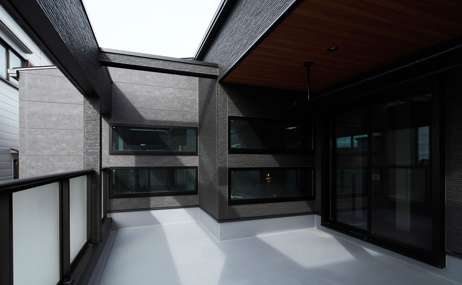 ユーロプランニング 【3000万円台/大阪府/間取り有】リビングや玄関に吹抜を配したホテルライクな空間！仕事場も兼ねた５LDKの建築実例画像6