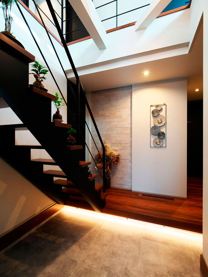 ユーロプランニング 【3000万円台/大阪府/間取り有】リビングや玄関に吹抜を配したホテルライクな空間！仕事場も兼ねた５LDKの建築実例画像8