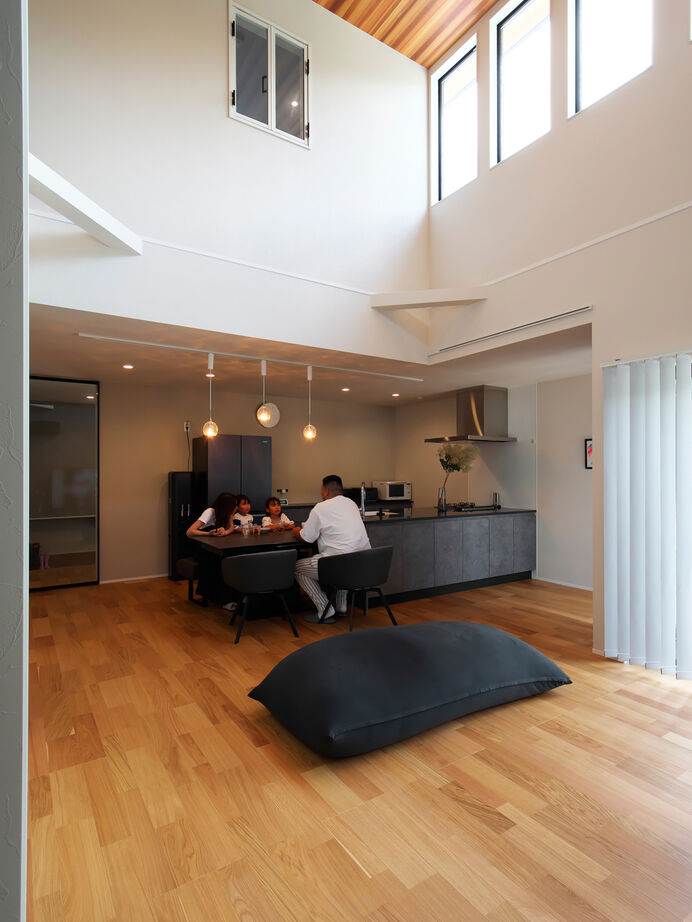 ユーロプランニング 【ウッドデッキ&広い庭】リビングもキッチンもお庭まで！開放感の中で家族がつながる邸の建築実例画像4