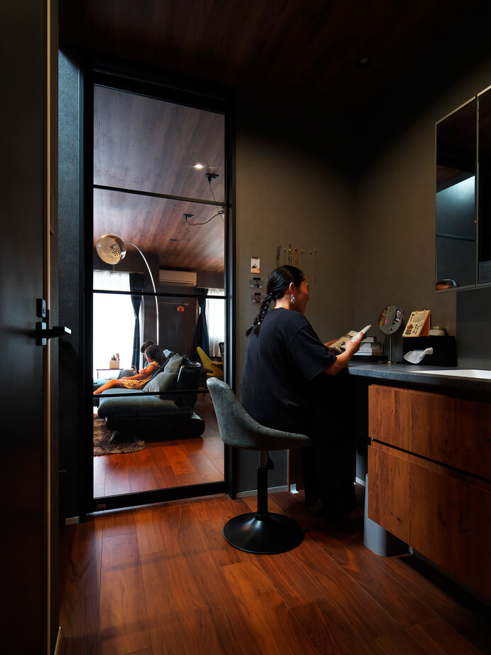 ユーロプランニング オンリーワンのデザインやカラーにこだわり、好きに囲まれて暮らす！おしゃれでモダンな漆黒の家の建築実例画像3