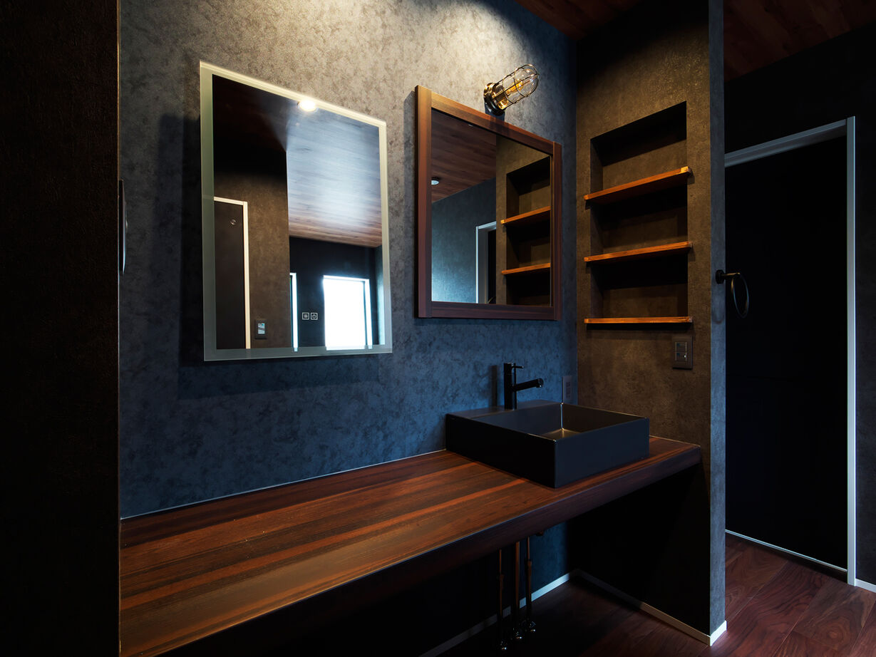 ユーロプランニング オンリーワンのデザインやカラーにこだわり、好きに囲まれて暮らす！おしゃれでモダンな漆黒の家の建築実例画像6