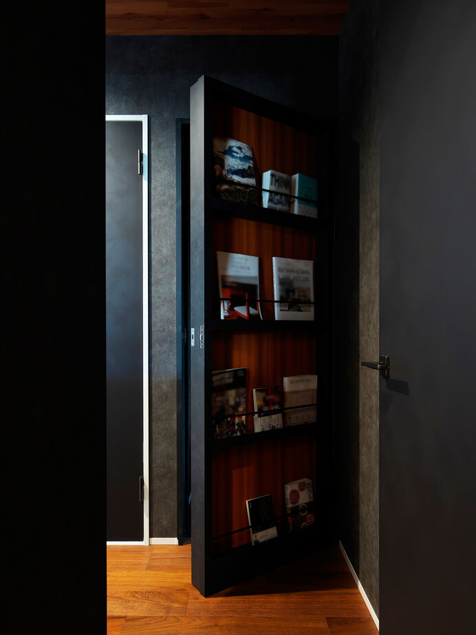 ユーロプランニング オンリーワンのデザインやカラーにこだわり、好きに囲まれて暮らす！おしゃれでモダンな漆黒の家の建築実例画像9