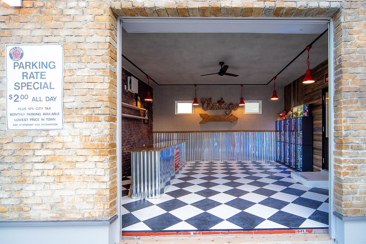 モアナビルダーズ　～ガレージハウス、サーファーズハウス～ 【3人家族/4LDK/間取り図有】約18畳のインナーガレージは天気を気にせず遊べる大空間！の建築実例画像2