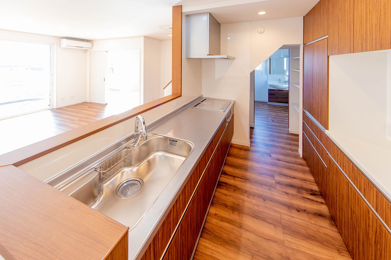 モアナビルダーズ　～ガレージハウス、サーファーズハウス～ 【3人家族/4LDK/間取り図有】約18畳のインナーガレージは天気を気にせず遊べる大空間！の建築実例画像8