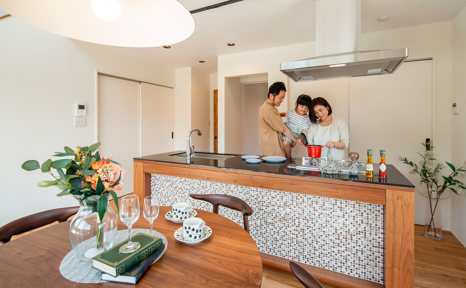 ホワイトレーベル 【2000万円台/30坪台/間取り図】将来の同居を見据えて2世帯住宅に。生活感のない大人ナチュラルな家の建築実例画像2