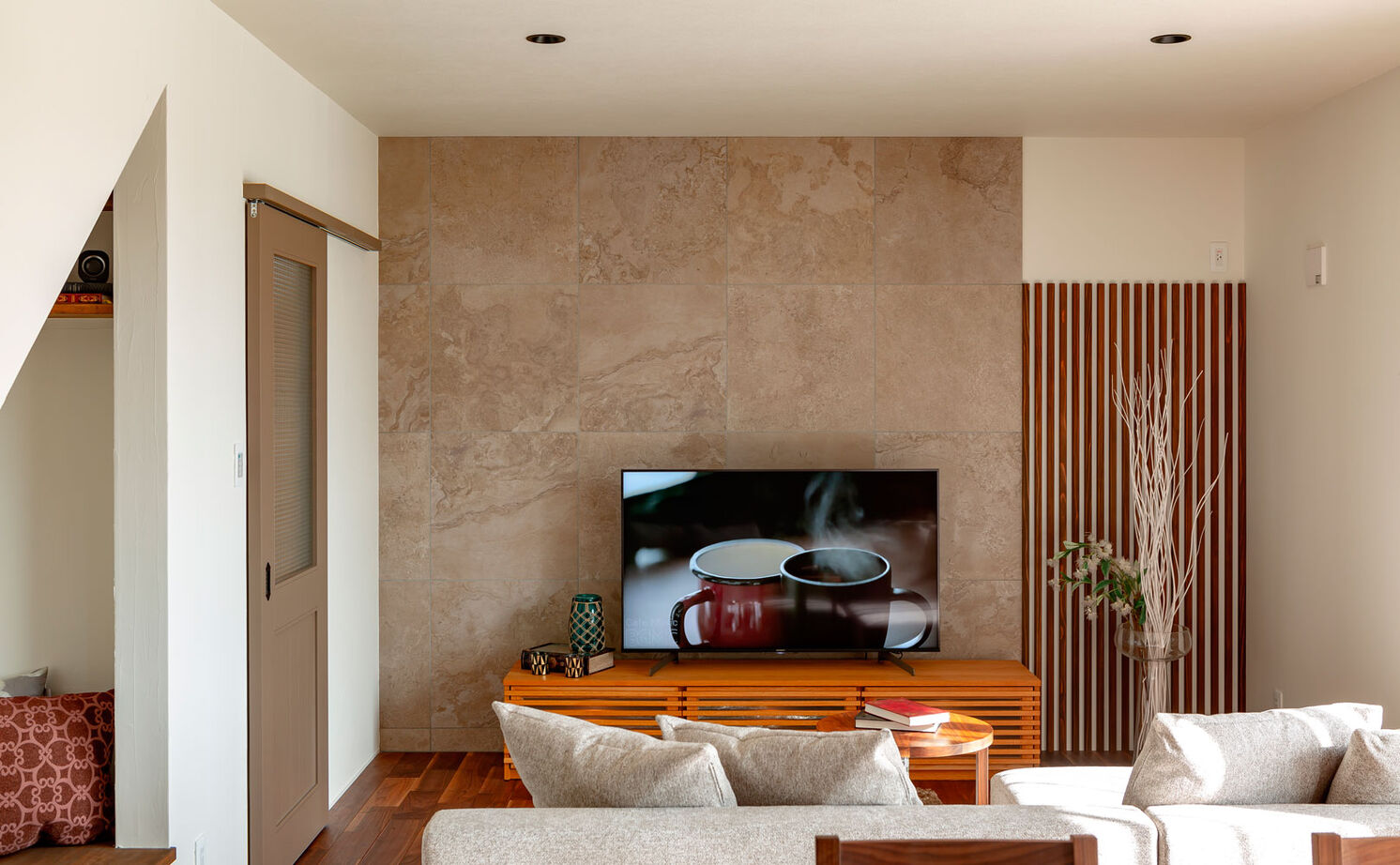 ホワイトレーベル 【2000万円台/平屋スタイルの間取り】ウォルナットを主役にし、家具やタイルを丁寧に吟味した平屋風住宅の建築実例画像2