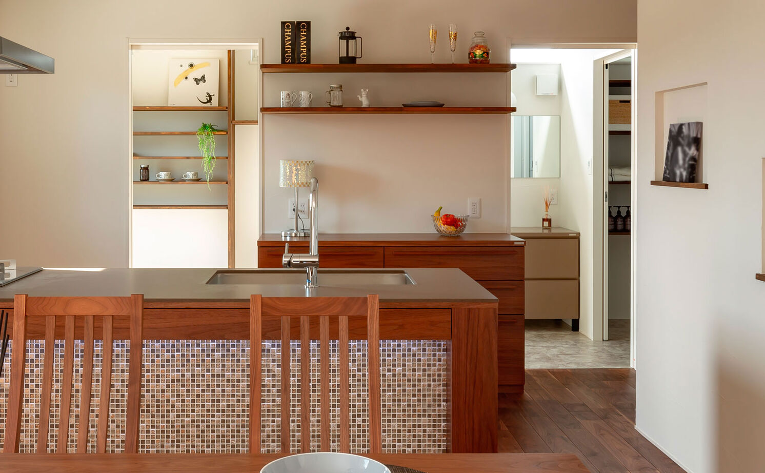 ホワイトレーベル 【2000万円台/平屋スタイルの間取り】ウォルナットを主役にし、家具やタイルを丁寧に吟味した平屋風住宅の建築実例画像7