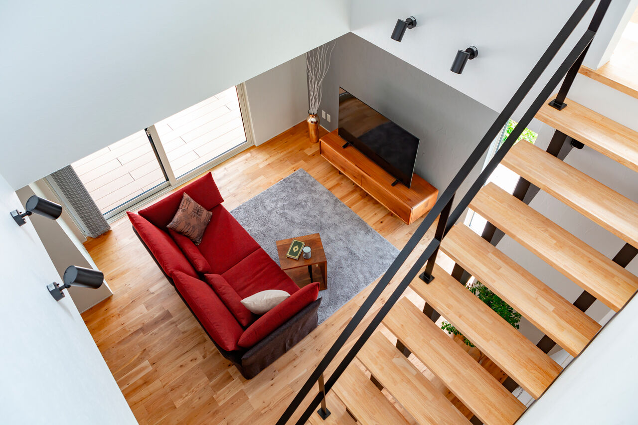 ホワイトレーベル 【2000万円台/40坪台/4LDK/間取り図】収納を考えたパントリー付キッチンが主役。天然木の温かさを感じる家の建築実例画像3