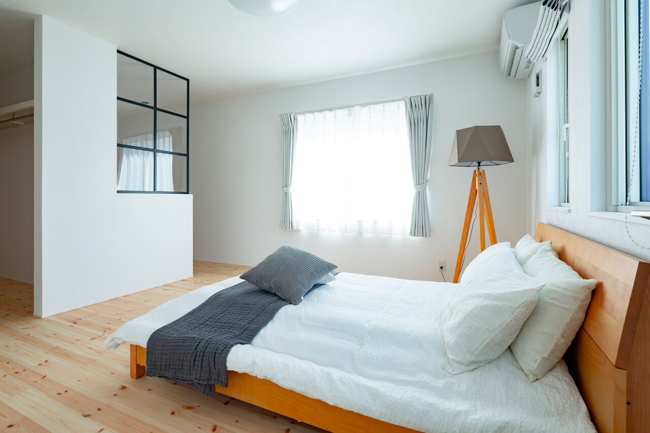 ホワイトレーベル 【2000万円台/40坪台/4LDK/間取り図】収納を考えたパントリー付キッチンが主役。天然木の温かさを感じる家の建築実例画像5