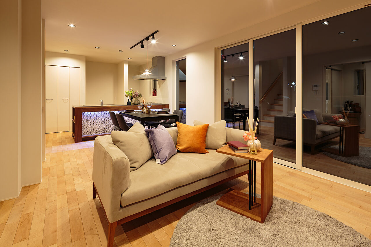 ホワイトレーベル 【2000万円台/狭小/20坪台】昼と夜の表情が異なるオリジナルキッチンで、暮らしを豊かに彩る狭小住宅の建築実例画像5