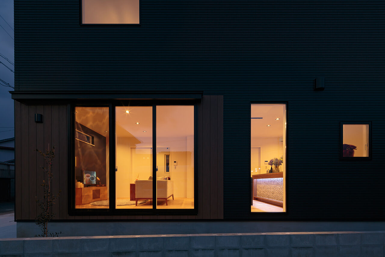 ホワイトレーベル 【2000万円台/狭小/20坪台】昼と夜の表情が異なるオリジナルキッチンで、暮らしを豊かに彩る狭小住宅の建築実例画像9