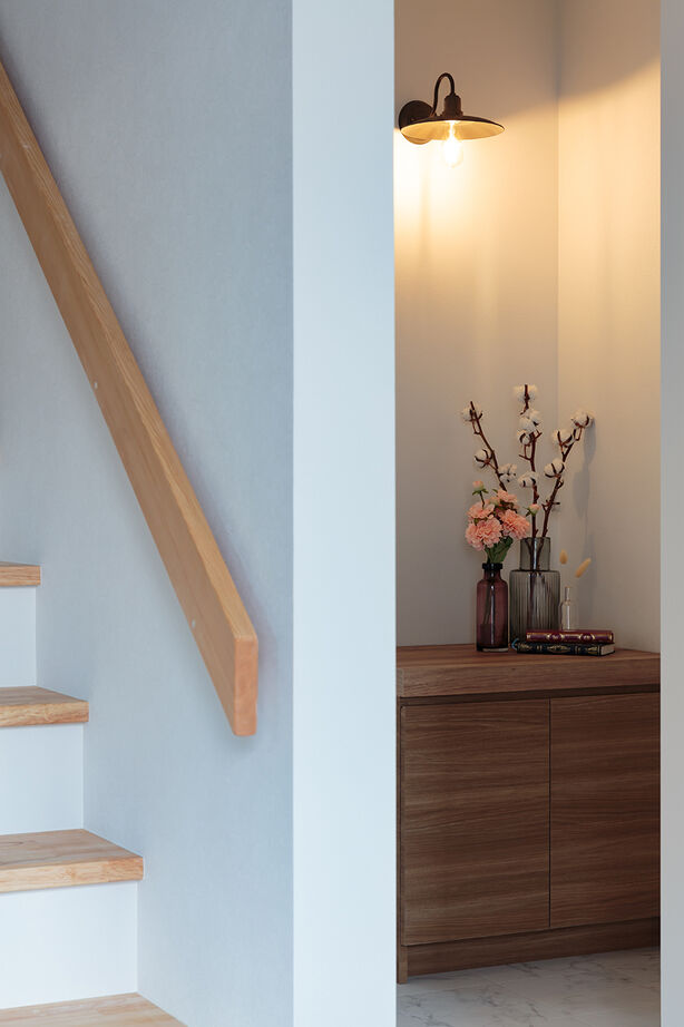 ホワイトレーベル 【2000万円台/狭小/20坪台】昼と夜の表情が異なるオリジナルキッチンで、暮らしを豊かに彩る狭小住宅の建築実例画像10